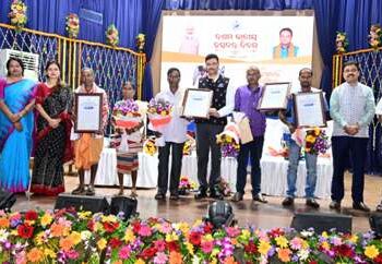 ରାଜ୍ୟସ୍ତରୀୟ ଦଶମ ଜାତୀୟ ହସ୍ତତନ୍ତ ଦିବସ ପାଳିତ ଚାରିଜଣ ବିଶିଷ୍ଟ ହସ୍ତତନ୍ତ ବୁଣାକାର ସମ୍ମାନିତ