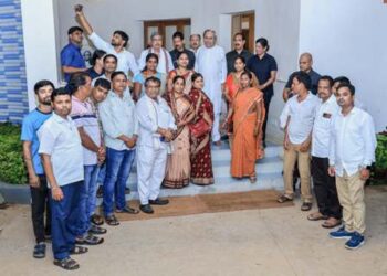 ନବୀନ ନିବାସ ରେ ହିଞ୍ଜିଳି ବ୍ଲକ ସରପଞ୍ଚ ମାନେ ଭେଟି ନବୀନ ପଟ୍ଟନାୟକ ଙ୍କ ସହ ବିକାଶ ସମ୍ପର୍କ ରେ କଲେ ଆଲୋଚନା