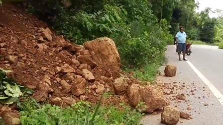 ଯାତ୍ରୀଙ୍କ ପାଇଁ ବିପଦ ବଢ଼ାଉଛି ଖୋର୍ଦ୍ଧା – ବଲାଙ୍ଗୀର ୫୭ ନଂ ଜାତୀୟ ରାଜପଥ ବାଣୀବିରୀଘାଟି