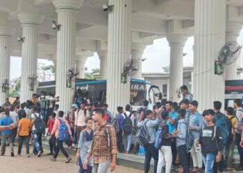 ବସ୍ ଟର୍ମିନାଲରେ ଛାତ୍ରୀଙ୍କୁ କମେଣ୍ଟ : ରୋମିଓକୁ ଛେଚିଲେ ଓ ପୋଲିସକୁ ଜିମା ଦେଲେ