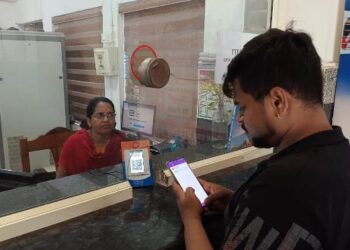 खोरधारोड मंडल ने डिजिटल भुगतान को प्रोत्साहित करने के लिए टिकट बुकिंग काउंटरों पर क्यूआर कोड डिस्प्ले डिवाइस स्थापित किए