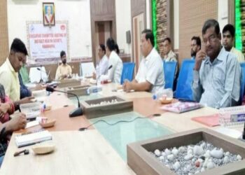 କନ୍ଧମାଳ ଜିଲା ସ୍ୱାସ୍ଥ୍ୟ ସମିତିର କାର୍ଯ୍ୟନିର୍ବାହୀ କମିଟି ବୈଠକ ରେ ନିଷ୍ପତି : ମହାପ୍ରୟାଣ ଗାଡ଼ି ବଦଳରେ ବ୍ୟବହାର ହେବ ୧୦୮ ଆମ୍ବୁଲାନ୍ସ