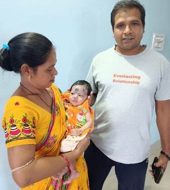 ଜନ୍ମ ପରେ ଶିଶୁଟି କରୁଥିଲା ଜୀବନ ସହ ସଂଗ୍ରାମ : ସ୍ୱାସ୍ଥ୍ୟ ମନ୍ତ୍ରୀଙ୍କ ହସ୍ତ କ୍ଷେପ ପରେ ପାଇଲା ନୂଆ ଜୀବନ