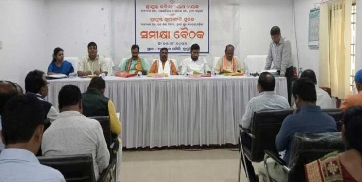 ମନ୍ତ୍ରୀଙ୍କ ଜିଲା ସ୍ତରୀୟ ବିଭାଗୀୟ ସମୀକ୍ଷା ବୈଠକ : ବିଭାଗୀୟ ଅଧିକାରୀମାନେ ଚାହିଁଲେ ଜିଲାର ସମସ୍ୟା ଦୂର ହୋଇ ପାରିବ