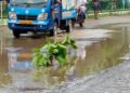 ଗୋପ ର ମୁଖ୍ୟ ରାସ୍ତାରେ ମଝିରେ ଖାଲ ବିପଦ ସଂକେତ ଭଳି କାର୍ଯ୍ୟ କରୁଛି ଗଛର ଡାଳ : କାର୍ଯ୍ୟ କରିବାକୁ ବିଭାଗୀୟ ଅଧିକାରୀ ଙ୍କୁ ମିଳୁନି ବେଳେ  