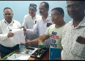ନୟାଗଡ ଶ୍ରମିକ ସଂଘ ପଖ୍ୟରୁ ଶ୍ରମ ଅଧିକାରୀଙ୍କୁ ଦାବିପତ୍ର