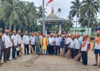ବିଜେପି ପକ୍ଷରୁ ବାବା ବାଲିକପିଳେଶ୍ଵର ମନ୍ଦୀର ପ୍ରାଙ୍ଗଣରେ ସ୍ୱଛ ଭାରତ କର୍ଯ୍ୟକମ ଅନୁଷ୍ଠିତ ହୋଇଛି 