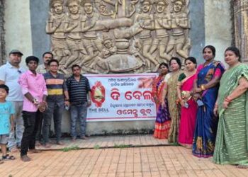 ପୁରୁଷ ଟ୍ରାନସ ଜେଣ୍ଡରଙ୍କୁ ରାକ୍ଷୀ ବାନ୍ଧି ଭିନ୍ନ ବାର୍ତ୍ତା ଦେଲେ ସ୍ବେଛାସେବୀ