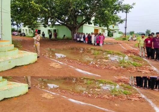ମହା ଆଡ଼ମ୍ବରରେ ସ୍ଵାଧୀନତା ଦିବସ ପାଳିତ ହେଉ ଥିବା ବେଳେ ରାଜ ସୁନାଖଳା ମହା ବିଦ୍ୟାଳୟରେ ଦେଖିବାକୁ ମିଳିଥିଲା ପରିବେଶ ଜନିତ ବ୍ୟତିକ୍ରମ