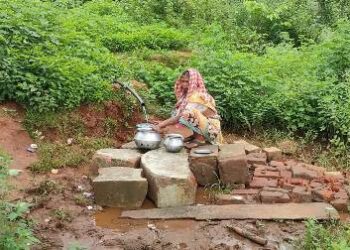 ବସୁଧା ଯୋଜନା ନାମରେ ଖାଇଗଲେ ଟଙ୍କା : ଟାଙ୍କିରେ ଅଧା ରଙ୍ଗ ବୋଳି ଠିକାଦାର ଛୁ