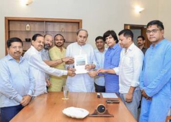 ନବୀନ ପଟ୍ଟନାୟକଙ୍କୁ ଭେଟିଲେ ବିଜୁ ଜନତା ଦଳର ପୋଲାଭରମ ଟିମ : ପ୍ରକଳ୍ପକୁ ସବୁ ସ୍ତରରେ ଜୋରଦାର ବିରୋଧ କରାଯିବ