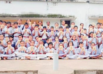 ଭାରତୀୟ ବିଦ୍ୟା ନିକେତନ ପକ୍ଷରୁ ଗୀତାବହି ବଣ୍ଟନ
