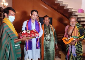 ମନ୍ଦିର ପୁରୋହିତଙ୍କୁ ବରଣ କରି ଗୁଆପଇତା ଦେଲେ ରାଜା, ଅଷ୍ଟମୀରୁ ଶାରଦୀୟ ପର୍ବ ଆରମ୍ଭ’