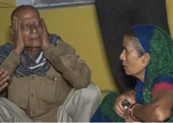 ପୁଅ ବହୁଙ୍କ ନିର୍ଯ୍ୟାତନା ସହି ନପାରି ବୃଦ୍ଧ ପିତାମାତା ରାସ୍ତା ରେ ଖୋଜି ବୁଲୁଛନ୍ତି ଜରା ନିବାସ