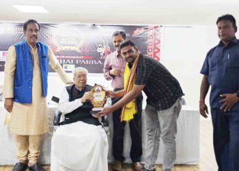 Eminent Journalist Win “Fist Indian Icon Award” for best reportage on Dalit, Tribal issues.