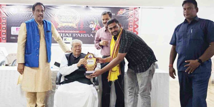 Eminent Journalist Win “Fist Indian Icon Award” for best reportage on Dalit, Tribal issues.