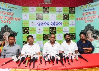 ବଡଗଡ ଗଣେଶ ମହୋତ୍ସବ ୫୭ ଫୁଟର ଲାଲବାଗ ଆକୃତିର ଗଣେଶ ଓ ୧୦ କେଜିର ରୂପା ପାଦ