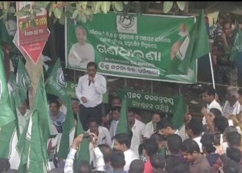 ଧର୍ମଶାଳା ବିଡିଓଙ୍କ ଗୁଣ୍ଡାରାଜ ଓ ପଂଚାୟତ ସମିତିରେ ଲୋକ ପ୍ରତିନିଧି ଅସୁରକ୍ଷିତ ପ୍ରତିବାଦରେ ଗଣଧାରଣା