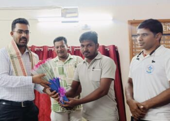 16 ବର୍ଷ ବ୍ୟବଧାନ ମଧ୍ୟରେ 23 ଜଣ ତହସିଲଦାର ଗୋପରୁ ବଦଳୀ ହେଲେଣି : ନୂତନ ତହସିଲଦାର ଙ୍କୁ ବିଭିର୍ନ୍ନ ଅନୁଷ୍ଠାନ ପକ୍ଷରୁ ସ୍ୱାଗତ   