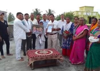 ସୁଶ୍ରୀ ଶୁଭଶ୍ରୀ ଶୁଭସ୍ମିତା ତ୍ରିପାଠୀଙ୍କୁ ମହାବିନାୟକ ସେବା ଚାରିଟେବୁଲ ଟ୍ରଷ୍ଟ ପକ୍ଷରୁ ସମ୍ବର୍ଦ୍ଧିତ କରାଯାଇଛି