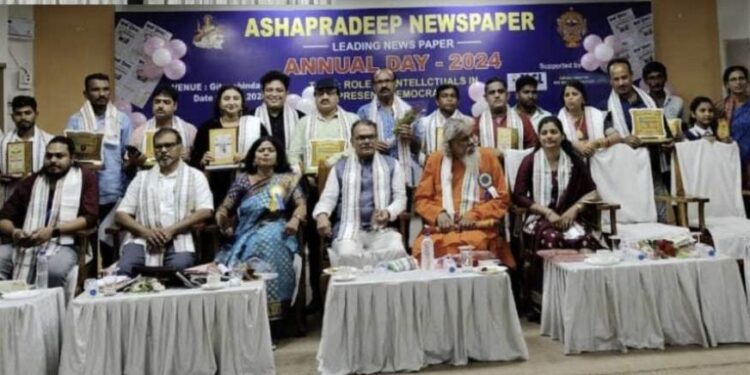 ଉତ୍ସର୍ଗ ପରିବାର ଓ ସବୁଜ ସଂକଳ୍ପ ସଂଗଠନକୁ ଆଶାପ୍ରଦୀପ ସମ୍ବାଦପତ୍ର ପକ୍ଷରୁ ସମ୍ମାନ 2024 ପ୍ରଦାନ