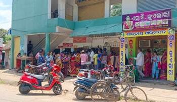 ସୁଭଦ୍ରା ଯୋଜନା କୁ ନେଇ ଗୋପ ରେ ପ୍ରବଳ ଭିଡ଼ ଦେଖିବାକୁ ମିଳୁଛି : ବାହାଘର ବେଳେ ବାଇଗଣ ରୁଆ  