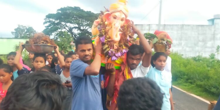 ବର୍ଷାରେ ଭିଜିଲେ ଗଣେଶ
