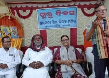 ପାରଳାଖେମୁଣ୍ଡି ସରସ୍ଵତୀ ଶିଶୁ ବିଦ୍ୟା ମନ୍ଦିରରେ ଗୁରୁଦିବସ ପାଳନ
