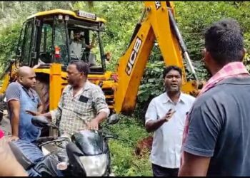 ଗଦାପୁର ଅଞ୍ଚଳରେ ୫ ଦିନ ହେଲା ବିଏସଏନଏଲ ନେଟୱାର୍କ ଠପ : ପାଇପ କାମ ଚାଲିଥିବା ବେଳେ କାର୍ଯ୍ୟ ବନ୍ଦ କଲେ ଗ୍ରାମବାସୀ
