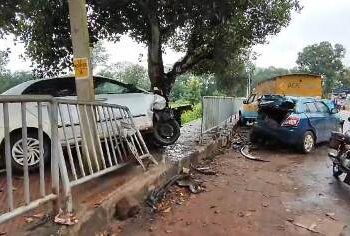 ବିଳମ୍ବିତ ରାତିରେ କାର୍ ଦୁର୍ଘଟଣା ଗ୍ରସ୍ତ : ରାସ୍ତା କଡ଼ରେ ଥିବା କାରକୁ ପଛପଟୁ ପିଟିଲା ଚଳନ୍ତା କାର୍, ଦୁଇ ଗୁରୁତର