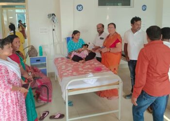 ମୋଦୀଙ୍କ ଜନ୍ମ ଦିବସ ଅବସରରେ ବିଜେପି ପାଳୁଛି ସେବା ସପ୍ତାହ: ଉପଖଣ୍ଡ ଚିକିତ୍ସାଳୟରେ ରୋଗୀଙ୍କୁ ଫଳ ବଣ୍ଟନ