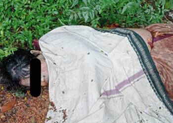 ରାସ୍ତା ପାର୍ଶ୍ବରୁ ମହିଳାଙ୍କ ମୃତଦେହ ଉଦ୍ଧାର : ହତ୍ୟା ଅଭିଯୋଗ ଆଣିଲେ ବାପା