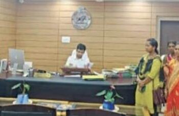 ବ୍ଲକ ଅଧ୍ୟକ୍ଷାଙ୍କ ବିରୋଧରେ ଅନାସ୍ଥା ପ୍ରସ୍ତାବ : ଜିଲ୍ଲାପାଳଙ୍କୁ ଭେଟିଲେ 10 ସମିତି ସଭ୍ୟ ସଭ୍ୟା…..