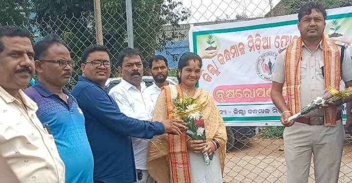 କନ୍ଧମାଳ ଜ଼ିଲ୍ଲା ମିଡ଼ିଆ ଫୋରମ ପକ୍ଷରୁ ବୃକ୍ଷରୋପଣ କାର୍ଯ୍ଯକ୍ରମ