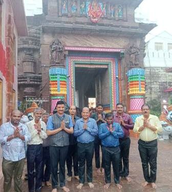 ପ୍ରବଳ ବର୍ଷା ସତ୍ତ୍ୱେ ଆନନ୍ଦ ବଜାର ସମେତ ଅନ୍ୟନ୍ୟ ବ୍ୟବସ୍ଥାର ସମୀକ୍ଷା କରିଥିଲେ : ମୁଖ୍ୟ ପ୍ରଶାସକ ଡଃ ଅରବିନ୍ଦ ପାଢୀ
