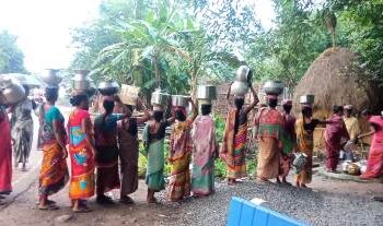 କେରେବା ଗ୍ରାମରେ ସୌର ଚାଳିତ ଜଳ ସେଚନ ପାଣି ଟାଙ୍କି ପାଟି : ଗୋଟିଏ ନଳ କୂପରେ ଲମ୍ବା ଧାଡିରେ ମରା ପିଟା ପିଟି ପ୍ରଶାସନ ଅଣ ଦେଖା ହେଉଛନ୍ତି