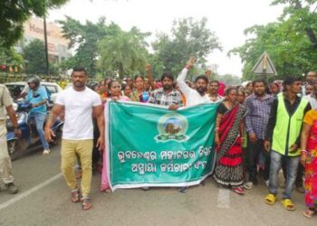 ଭୁବନେଶ୍ଵର ମହାନଗର ନିଗମର ଅସ୍ଥାୟୀ କର୍ମପ୍ତରୀ ସଙ୍ଘ : ୮ଦଫା ଦାବୀ ନେଇ ବି.ଏମ୍.ସି.କୁ ଦାବୀପତ୍ର 