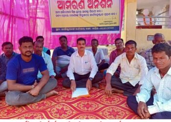 ଫନୀ ଆବାସ ଦୁର୍ନିତି ତଦନ୍ତ ରିପୋର୍ଟ ସାର୍ବଜନୀନ କରିବା ଦାବିରେ ବାଙ୍କୀ ଉପଜିଲ୍ଲାପାଳଙ୍କ କାର୍ଯ୍ୟାଳୟ ସମ୍ମୁଖରେ ଆମରଣ ଅନଶନ 
