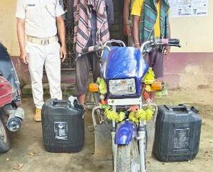 ବାଙ୍କୀ ଅବକାରୀ ବିଭାଗ ପକ୍ଷରୁ ବାଙ୍କୀ ର ବିଭିନ୍ନ ସ୍ଥାନ ଚଢ଼ାଉ ୭୦ ଲିଟର ଚୋରା ଦେଶୀ ମଦ ଜବତ ୨ଗିରଫ