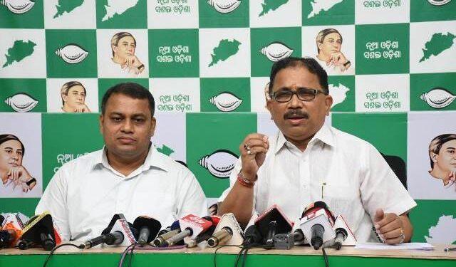ନବୀନ ସରକାରଙ୍କ ଦ୍ୱାରା ସମ୍ପୂର୍ଣ ହୋଇଥିବା କନିଷ୍ଠ ଶିକ୍ଷକ ନିଯୁକ୍ତିକୁ କେବଳ ବିତରଣ କଲେ ମୋହନ ସରକାର : ବିଜେଡି