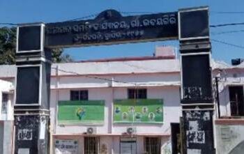 ରା.ଉଦୟଗିରି ଗୋଷ୍ଠୀ ଉନ୍ନୟନ ଅଧିକାରୀଙ୍କ କାର୍ଯ୍ୟାଳୟ ପଛପଟେ ଓ ତେନ୍ତୁଲି ସାହିର ବ୍ଲକ ଘର ପଛପଟେ ପରିତ୍ୟକ୍ତ ଅବସ୍ଥାରେ ଅସୁରକ୍ଷିତ ଭାବେ ପଡ଼ି ରହିଛି ଲୋକଙ୍କ ଦସ୍ତାବିଜ