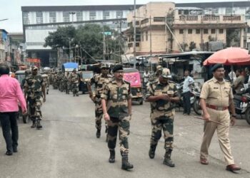 Pune : Security increased for elections – Police and BSF route march in Yerawada
