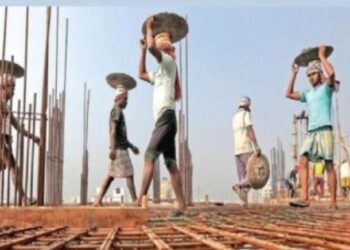 Horrific accident in unauthorized colony of construction workers in Bhosari: 5 workers killed