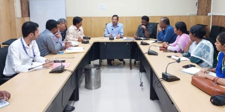 ପାରଳାଖେମୁଣ୍ଡି ସ୍ଥିତ ଜିଲ୍ଲାପାଳଙ୍କ କାର୍ଯ୍ୟାଳୟ ଠାରେ ଜିଲ୍ଲାସ୍ତରୀୟ ମତ୍ସ୍ୟ ଓ ପ୍ରାଣୀସମ୍ପଦ ମେଳା ନିମନ୍ତେ ପ୍ରସ୍ତୁତି ବୈଠକ ଅନୁଷ୍ଠିତ