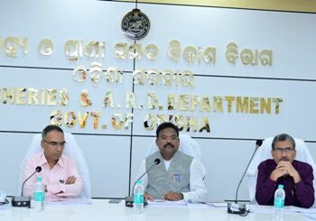 ମତ୍ସ୍ୟ ଓ ପ୍ରାଣିସମ୍ପଦ ବିଭାଗର ବିଭିନ୍ନ କାର୍ଯ୍ୟକ୍ରମ ସମୀକ୍ଷା ଧାର୍ଯ୍ୟ ଲକ୍ଷ୍ୟର ଶତ ପ୍ରତିଶତ ସଫଳତା ପାଇଁ କାର୍ଯ୍ୟ କରନ୍ତୁ : ମନ୍ତ୍ରୀ ଶ୍ରୀ ଗୋକୁଳାନନ୍ଦ ମଲ୍ଲିକ