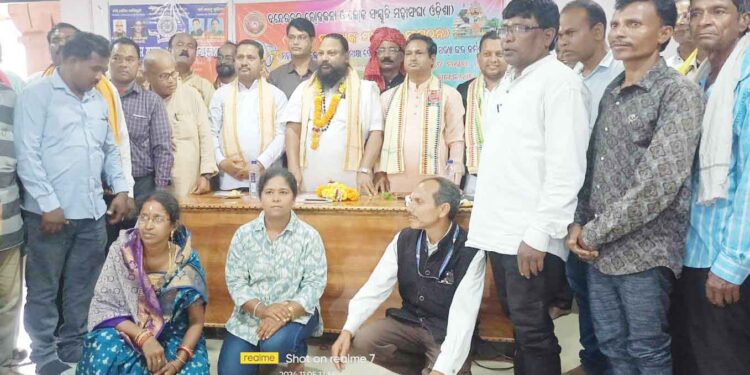 ବନ୍ଦେ ଉତ୍କଳ ଲୋକକଳା ମହାସଂଘର ରାଜ୍ୟସ୍ତରୀୟ କର୍ମଶାଳା ଓ ସମୀକ୍ଷା ବୈଠକରେ କଳାକାରଙ୍କ ବିଭିନ୍ନ ସମସ୍ୟା ନେଇ ଦାବୀ