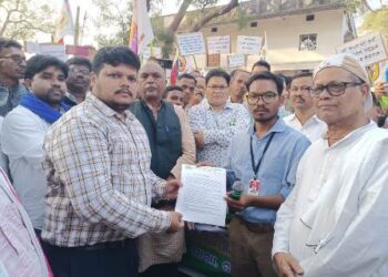 ଖପ୍ରାଖୋଲ ରେ ଜନଜାଗରଣ ସମାବେଶ, ଗନ୍ଧମାର୍ଦ୍ଦନ ପାହାଡ଼ ର ସୁରକ୍ଷା ପାଇଁ ଏକ ହେବାକୁ ଆହ୍ଵାନ ଶୋଭାଯାତ୍ରା ମାଧ୍ୟମ ରେ ମୁଖ୍ୟ ମନ୍ତ୍ରୀ ଙ୍କ ଉଦ୍ଦେଶ୍ୟ ରେ ଦାବୀପତ୍ର