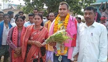 ସଲେପାଲି ଗାଁ ରେ ଓଡିଶା ପ୍ରଶାସନିକ ସେବା ପରୀକ୍ଷାରେ ଉତ୍ତୀର୍ଣ୍ଣ ହରିଓମ୍ ଶମ୍ଭୁ ନାରାୟଣ ଦାଶ ଙ୍କୁ ଭବ୍ୟ ସ୍ଵାଗତ