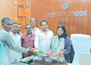 ବୋଲଗଡ଼ ତହସିଲଦlରଙ୍କ ବଦଳି ପାଇଁ ମୁଖ୍ୟମନ୍ତ୍ରୀ ଙ୍କୁ ଦରଖାସ୍ତ 