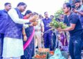 ଦୀପାବଳିରେ ଏକ ନମ୍ବର ହାଟ ଫୁଟପାଥରୁ ଦୀପ, ସଳିତା, ତେଲ ଓ ଅନ୍ୟାନ୍ୟ ପୂଜା ସାମଗ୍ରୀ କିଣିଲେ ମୁଖ୍ୟମନ୍ତ୍ରୀ